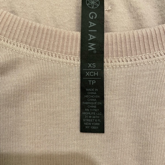 Woman’s Gaiam Side-zip Crew Neck - Picture 3 of 5